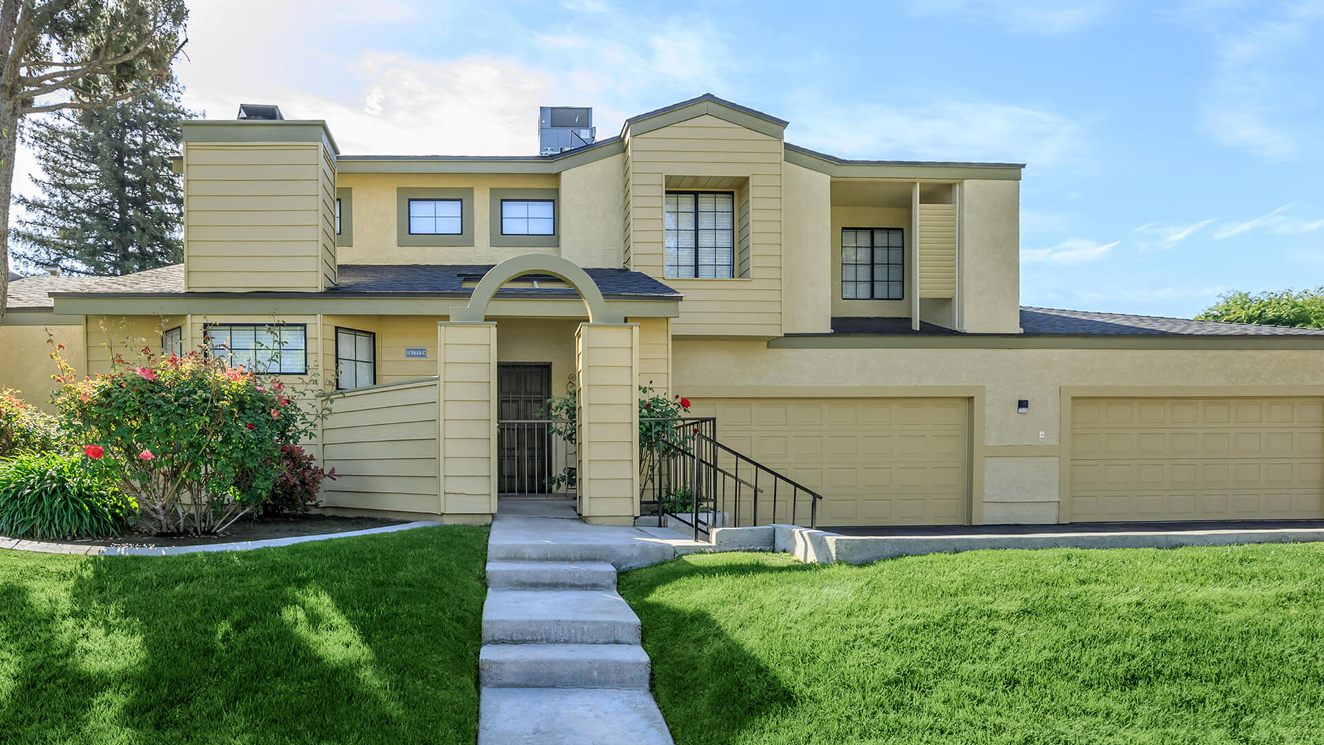 Laurelwood Gardens & West Villas Standard in Bakersfield, CA